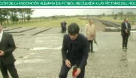 Selección alemana de futbol visita Auschwitz