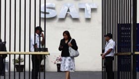 SAT inicia exhibición de deudores fiscales