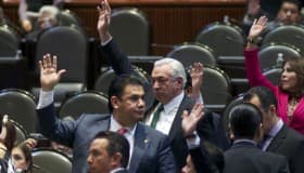 Diputado del PRD rechaza que les hayan otorgado bonos en San Lázaro