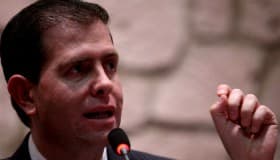 Alfredo Castillo niega y se deslinda de la masacre en Apatzingán