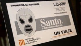 'El Santo' ya tiene su boleto del Metro (Nota y fotos)
