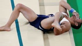 Así se recuperó el gimnasta francés fracturado en Río (Video)