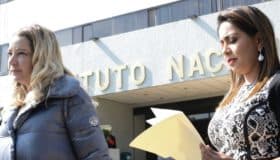 Presenta equipo Meade queja ante el INE contra AMLO por el uso de avioneta privada