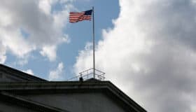 Espía rusa trabajó más de una década en embajada de EU en Moscú... y la dejaron ir