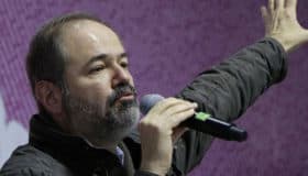 "El VAR interrumpe la emoción en el futbol": Juan Villoro (Video)