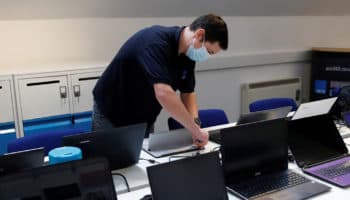 Justicia social: Luchan por cerrar la brecha digital I Video