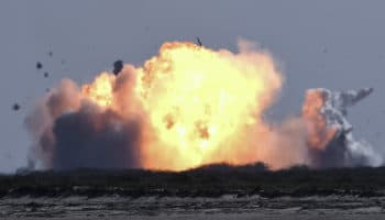 Space X vuela y aterriza el cohete Starship al tercer intento pero luego explota | Videos