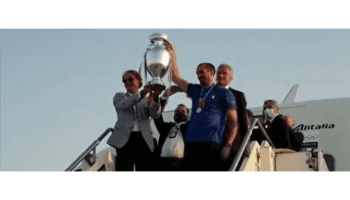 Así arribaron los campeones de la Euro 2020 a Roma | Video