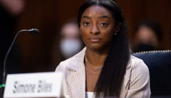 "Culpo a Larry Nassar y también culpo a todo el sistema que permitió y perpetró su abuso": Simone Biles | Video