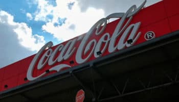¡Mentalidad de tiburón! A pesar de su salida de Rusia, Coca-Cola lanza... Dobry-Cola