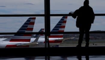 Aeropuertos de EU intentan volver a la normalidad tras jornada caótica