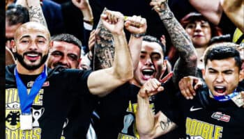 Logra AEK Atenas, con Orbelín Pineda, el doblete en Grecia | Video