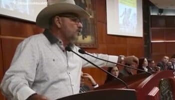 Homicidio de Hipólito Mora muestra indefensión de civiles ante crimen: Gil Olmos