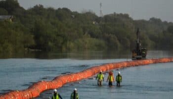 Texas sufre revés legal en su defensa de la barrera de boyas