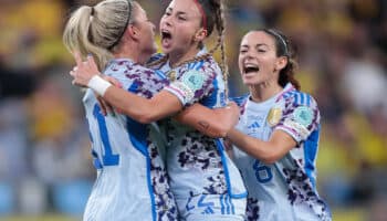 Brillan las campeonas del mundo en medio de la tormenta | Video