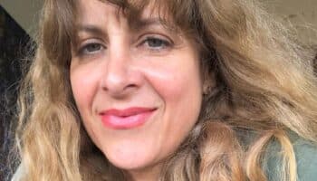 “Una vida limitada a las pantallas es una vida adoctrinada”: Rowena Bali