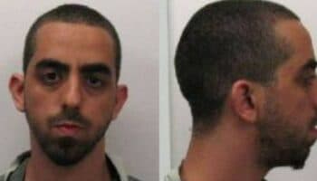 Hombre acusado de apuñalar a Salman Rushdie rechaza acuerdo de culpabilidad