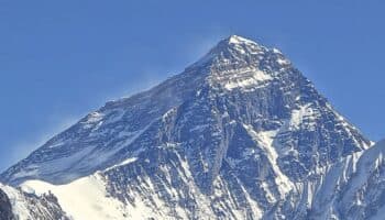 ¿En qué estado se encuentra el Monte Everest tras terremoto mortal en Tíbet?
