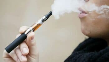 Activistas piden a diputados no ser ‘intimidados’ por industria tabacalera y prohíban vapeadores y bolsas de nicotina