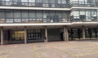 UNAM suspende actividades por amenaza de artefacto explosivo en Facultad de Economía