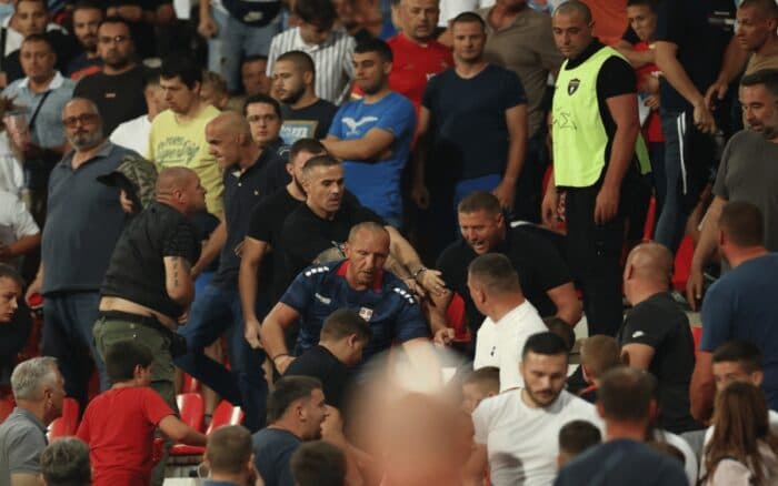 FIFA sanciona a Serbia por incidentes discriminatorios ante Inglaterra