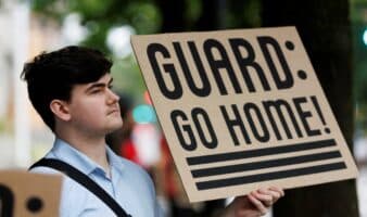 Orden de jueza impide a Trump desplegar la Guardia Nacional en Portland