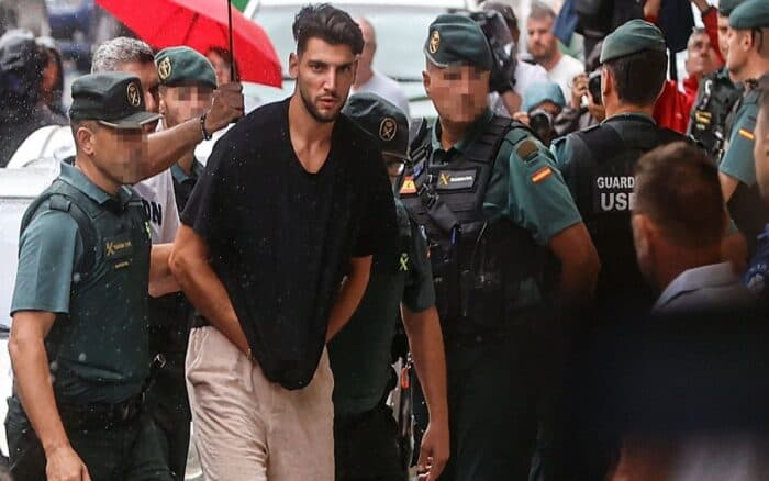Procesan a futbolista español Rafa Mir por agresión sexual