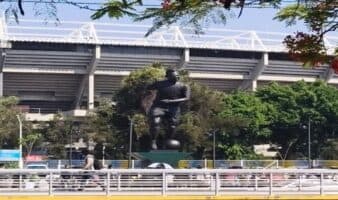 Mundial 2026: Develan escultura de Pelé frente al Estadio Jalisco | Video