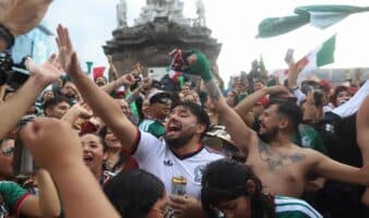 Mundial 2026: Bailan aficionados bajo la lluvia por la victoria del Tricolor | Video