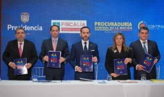 De la Espriella presenta casos de presunta corrupción del gobierno de Petro
