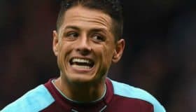 Vuelve "Chicharito" a la titularidad, pero sigue peleado con el gol (Video)