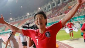 Salva medalla de oro a futbolista surcoreano de hacer el servicio militar (Video)