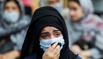 Envenenan a 64 niñas en nuevo ataque contra la escolarización femenina en Afganistán