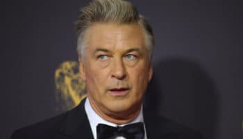 Trabajadores de ‘Rust’ demandan a Alec Baldwin por efectos postraumáticos