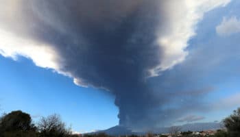 Por segunda ocasión en el año, el volcán Etna hace erupción | Entérate
