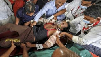 India investiga un incidente con alcohol adulterado que dejó 28 muertos