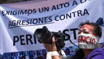 Agreden a reporteros en Tepic y ayuntamiento promete "castigo" a servidor público
