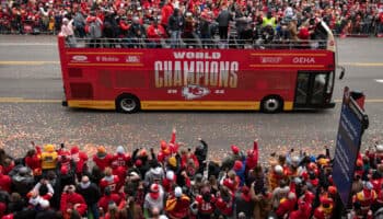 NFL: Ovacionan miles a sus campeones Jefes en Kansas City | Video