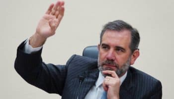 Lorenzo Córdova califica de 'exagerada y desproporcionada' la comparación entre sus dichos privados y el Holocausto