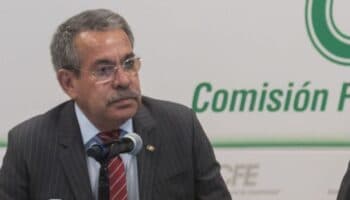 Crea red de nepotismo en CFE y hasta contrata al yerno