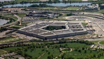 Hallan muerto a militar en estacionamiento del Pentágono