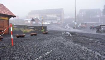 Volcán Etna hace erupción y paraliza aeropuerto