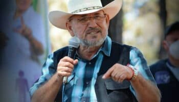 Hipólito Mora rechazó salir de La Ruana, dice secretario de Gobierno