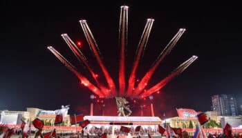 Con drones y misiles balísticos, dedican desfile militar a Kim Jong Un