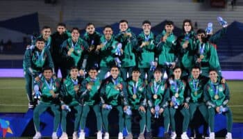 Video | Cortan el Himno Nacional y mexicanos siguen entonándolo en los JCC San Salvador 2023