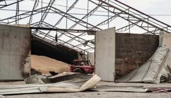 Misiles rusos alcanzan una terminal de cereal y una de petróleo del puerto de Odesa