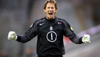 Edwin van der Sar, en cuidados intensivos tras sufrir una hemorragia cerebral