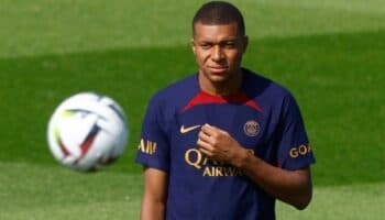Mbappé se entrena con los descartes del PSG