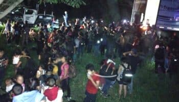 Localizan a 206 migrantes abandonados en tráiler y obligados a ingerir sustancias