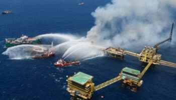 Pemex minimiza y evade magnitud del derrame petrolero en Campeche, denuncian activistas